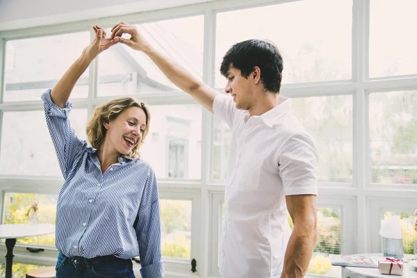 Cheerful Couple Enjoy Dancing Together — Stock Photo, Image