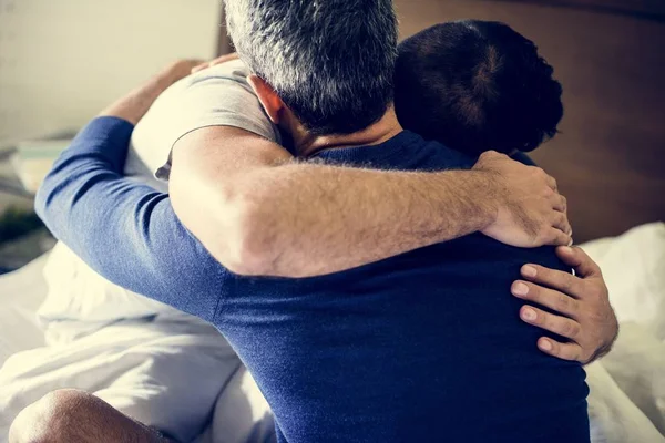 Una Pareja Abrazándose — Foto de Stock