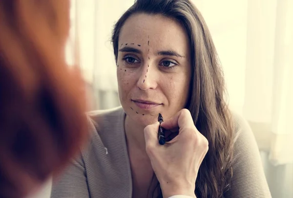 Mulher Preparando Para Uma Cirurgia Plástica — Fotografia de Stock