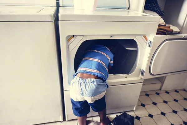 Young Boy Doing Housework — Stock Photo, Image