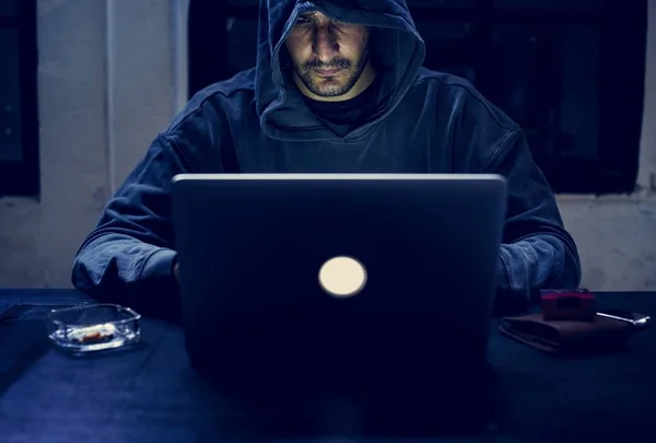 Programmeur Man Aan Het Werk Laptop Cybercriminaliteit — Stockfoto