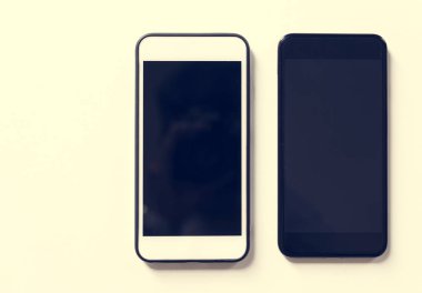 Arka plan üzerinde izole Smartphone aygıtı