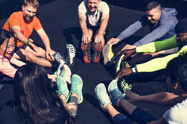 Mensen Trainen Bij Fitness Sportschool — Stockfoto