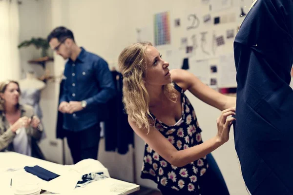 People Checking Out Clothes — Stock Photo, Image