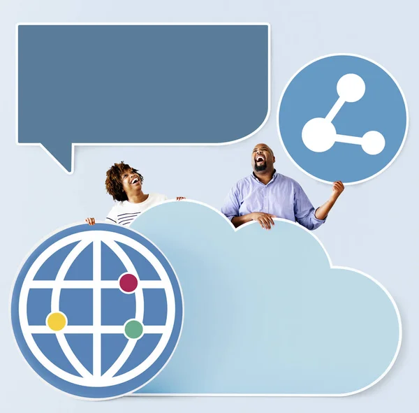 Gelukkige Mensen Met Cloud Technologie Pictogrammen — Stockfoto