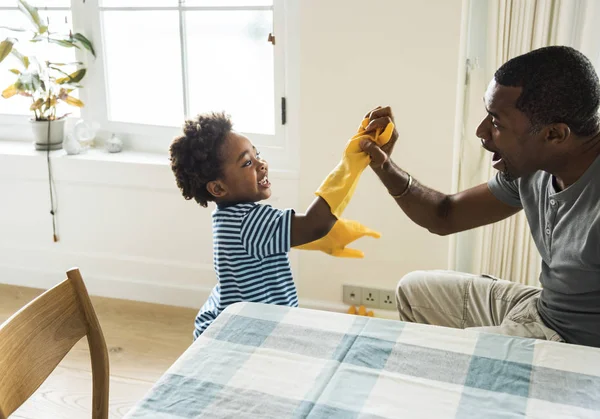 Pappa Och Son Spelar Tillsammans — Stockfoto