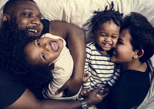 Afrikanische Familie Verbringt Lustige Zeit Miteinander — Stockfoto