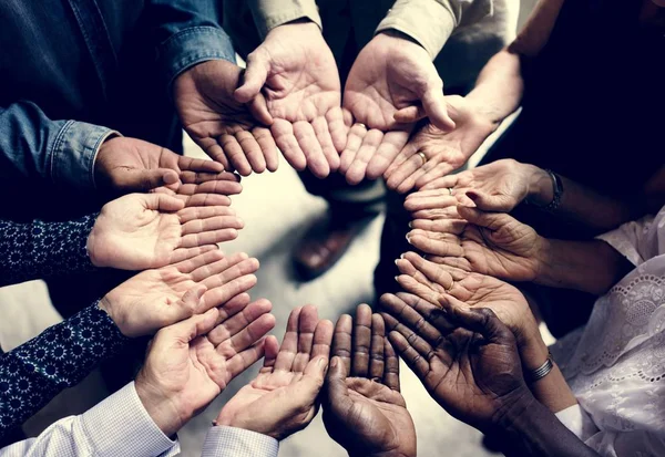 Ομάδα Διαφορετικών Χέρια Έναν Κύκλο — Φωτογραφία Αρχείου