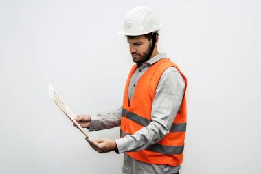 Müteahhit bir güvenlik yeleği