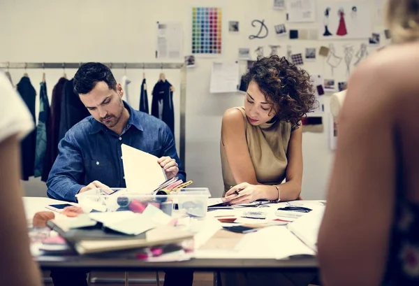 Personas Que Trabajan Una Oficina — Foto de Stock