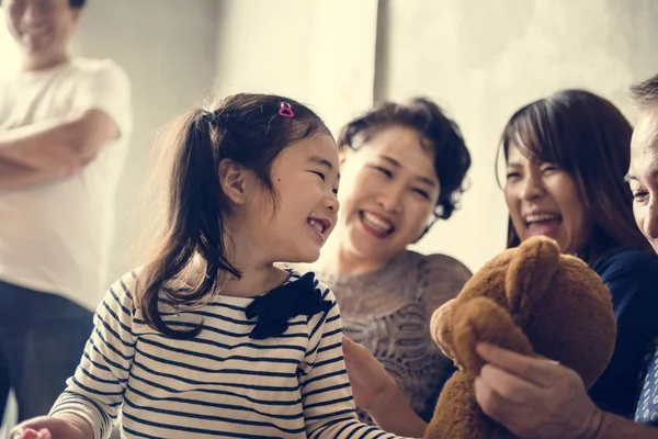 Familie Verbringt Zeit Hause — Stockfoto