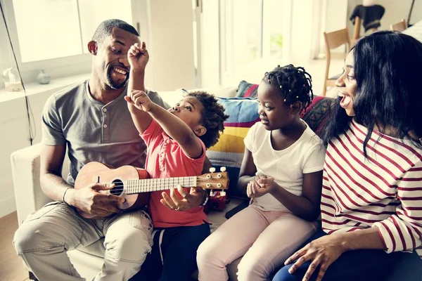 Afrikaanse Familie Samen Tijd Doorbrengen — Stockfoto