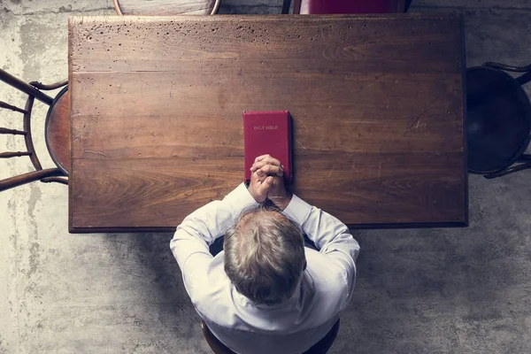 Homem Sênior Oração Cristianismo Religião — Fotografia de Stock