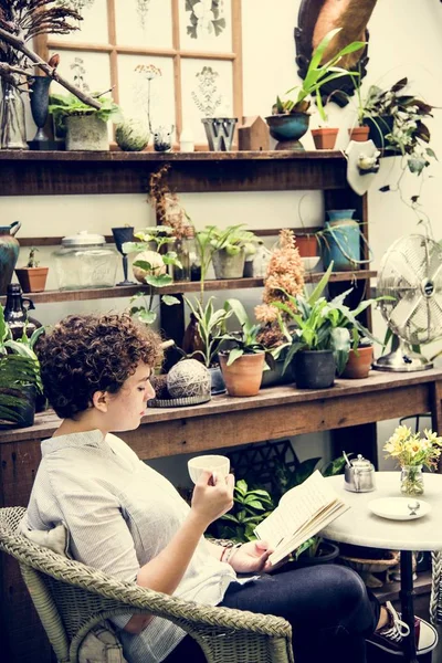 Caucasian Woman Relaxing While Reading Book Cafe House Plants — Stock Photo, Image