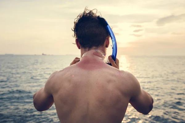 Caucasian Man Preparing Snorkeling — Stock Photo, Image