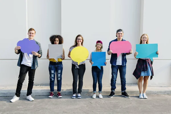 Young Adult Friends Holding Copyspace Placard Thought Bubbles — Stock Photo, Image