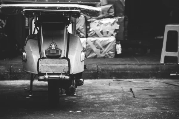 Old Scooter Parked Street — Stock Photo, Image