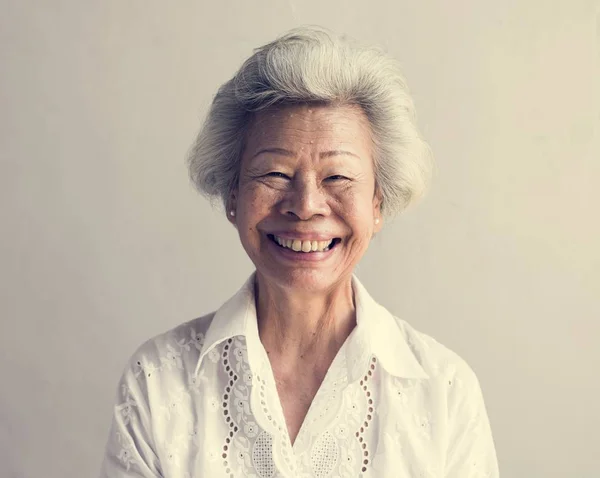 Портрет Пожилой Азиатки Улыбкой Лице — стоковое фото
