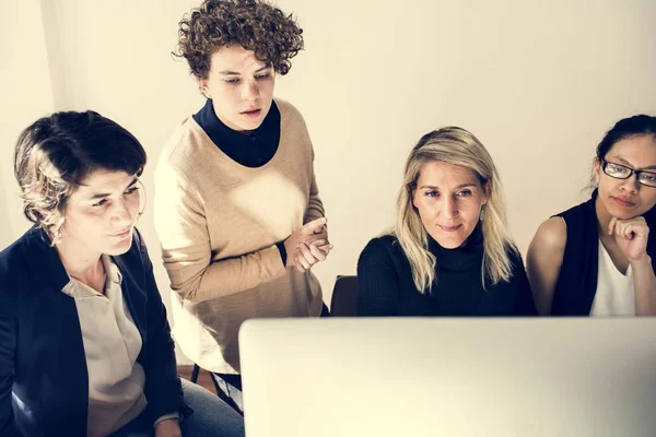 Femme Affaires Travaillant Dans Bureau — Photo