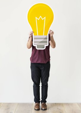 Ampul simgesi olan insanlar