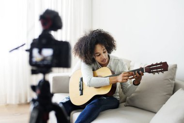 Kadın bazen müzik kayıt evde yayını ile ilgili