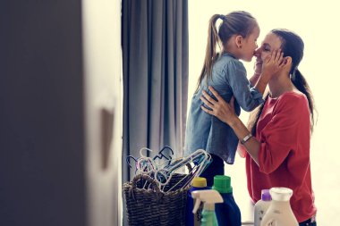 Ev işleri yardım çocuk