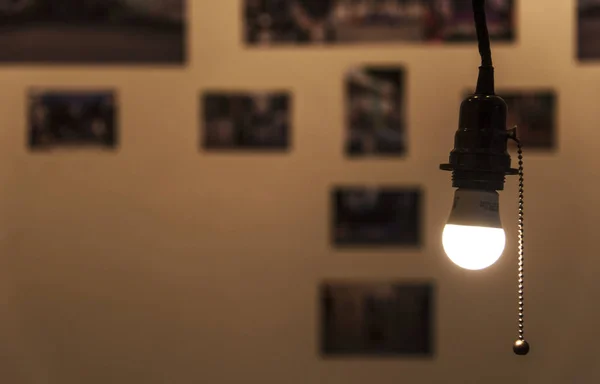 Bright Light Bulb Hanging Room — Stock Photo, Image