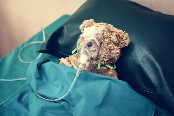 Ein Verletzter Teddybär Krankenhaus — Stockfoto
