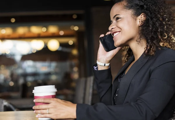 Frau Mit Einer Tasse Kaffee — Stockfoto