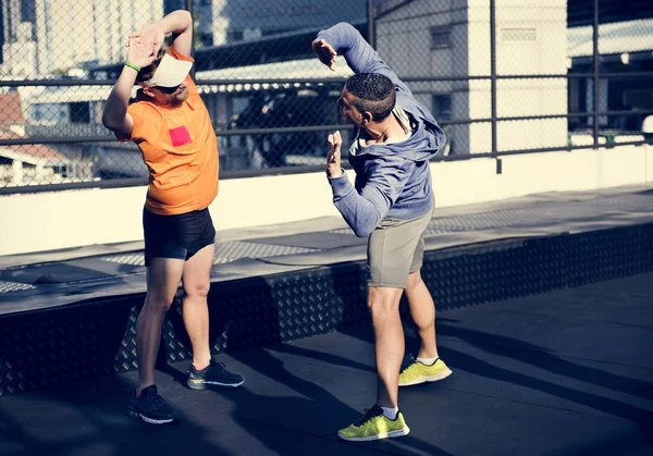 Mensen Trainen Bij Fitness Sportschool — Stockfoto