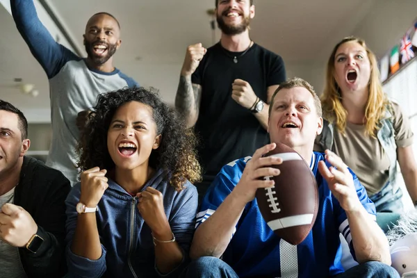 Amigos Animando Liga Deportiva Juntos — Foto de Stock