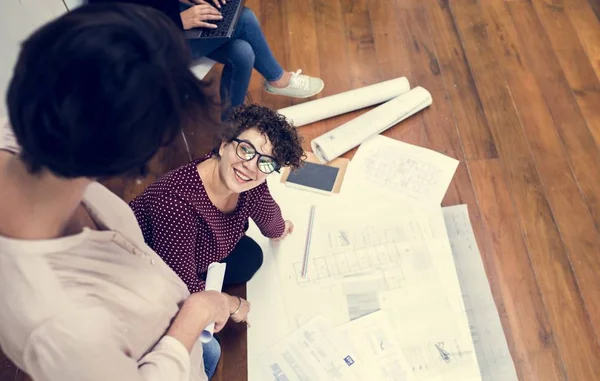 Kobieta Pracuje Dokument Pracy — Zdjęcie stockowe