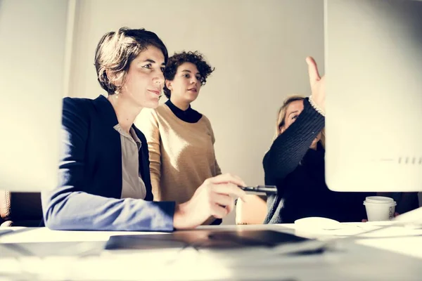 Empresária Que Trabalha Escritório — Fotografia de Stock