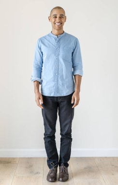 yakışıklı karışık yarış adam stüdyo çekim