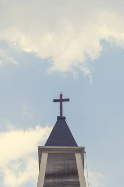 Bir haç üstüne bir kilise kule