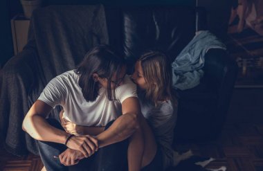 Hoş bir çift birlikte vakit geçiriyorlar.