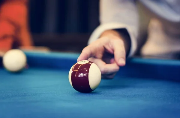 Happy Friends Playig Pool Together — Stock Photo, Image