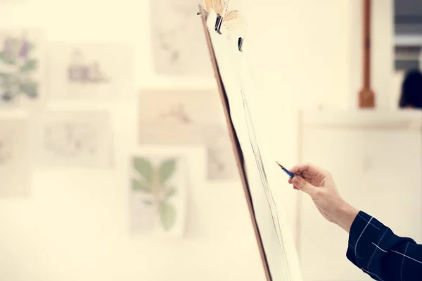 Woman Working Art Exhibition — Stock Photo, Image