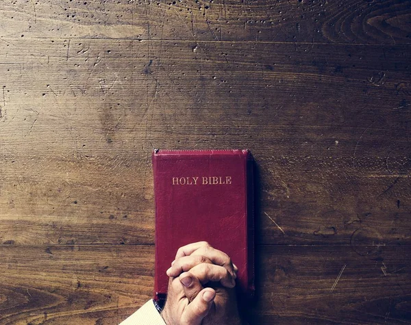 Oración Manos Sobre Biblia Religión Cristiana —  Fotos de Stock