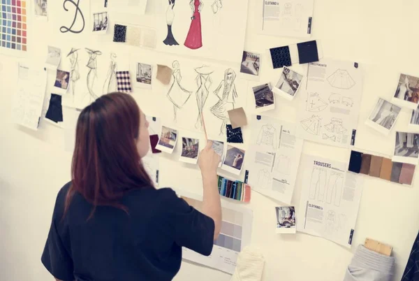 Mujer Trabajando Sus Proyectos — Foto de Stock