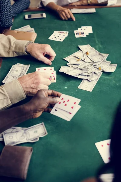 Grupo Personas Jugando Las Cartas Casino Dinero Mesa — Foto de Stock