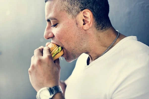 Człowiek Jedzący Zdrową Żywność — Zdjęcie stockowe