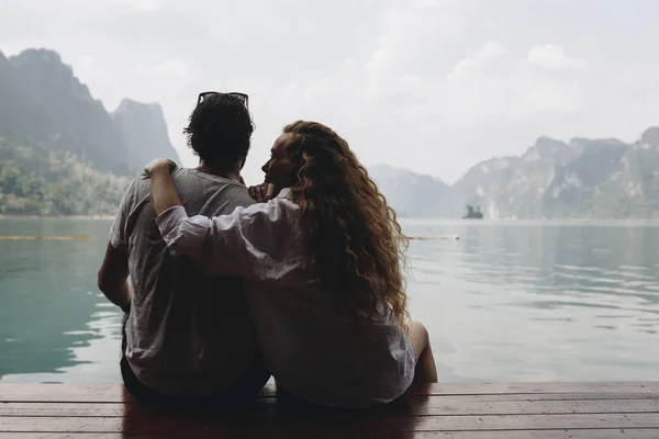 Casal Uma Viagem Lua Mel — Fotografia de Stock