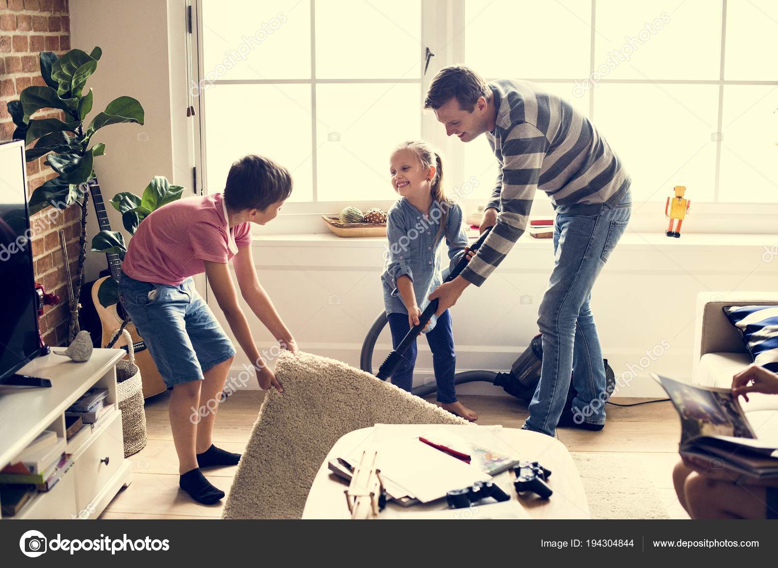 Help at home. Уборка в доме всей семьей. Самостоятельность ребенка. Уборка всей семьей. Help at home.