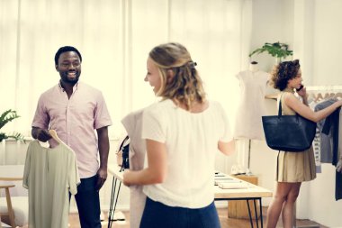 İnsanların giyim kontrol