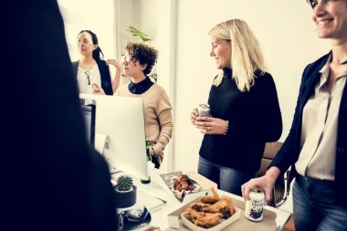 İş arkadaşları birlikte çalışma