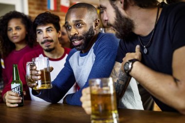 Arkadaşlar, spor bar birlikte tezahürat 