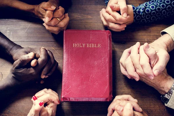 Group People Reading Bible Together — Stock Photo, Image