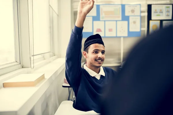 Fiatal Muzulmán Diák Osztályban — Stock Fotó