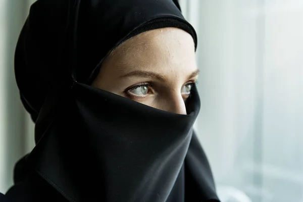 Κοντινό Πλάνο Της Ισλαμικής Γυναίκα Πορτρέτο — Φωτογραφία Αρχείου